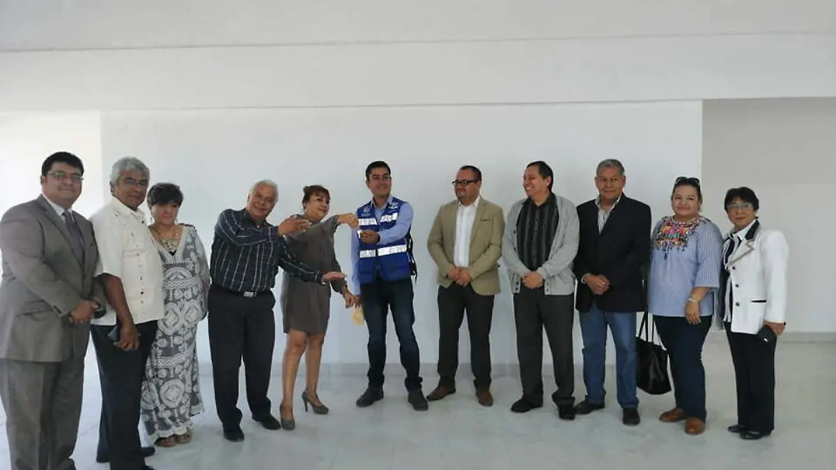 Profesionistas recibieron oficialmente sus instalaciones.  Foto Especial.